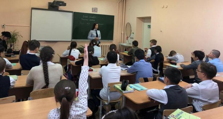 Новоуренгойские автоинспекторы проводят среди школьников уроки дорожной безопасности