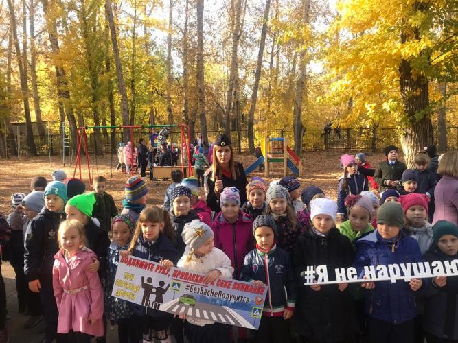 Конкурсно-развлекательное мероприятие «День знаний ПДД» для учащихся школы №73 провели сотрудники Госавтоинспекции совместно с представителями КТОС «Чкаловский 2»