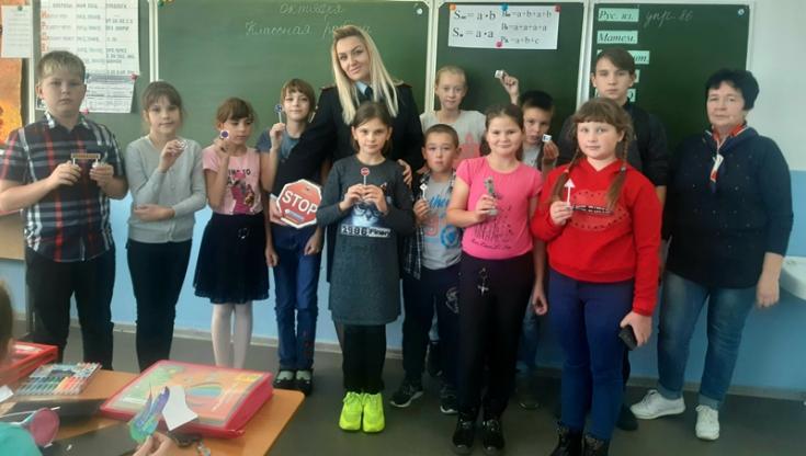 Сотрудники ГИБДД провели акцию «Лайк водителю!»
