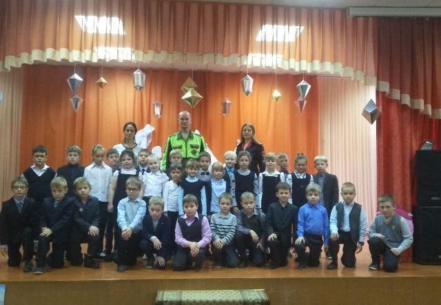 Первоклассников школы № 29 г. Смоленска торжественно посвятили в пешеходы
