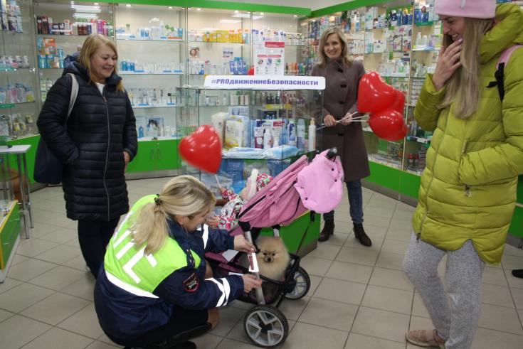 Посетители медицинских учреждений и многофункциональных центров Новгородской области подключились к обеспечению детской дорожной безопасности