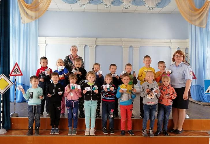 В ЮИД с детского сада: в Томской области дошколята вступают в отряды юных инспекторов