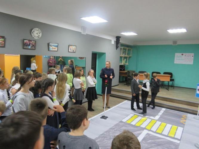 В Ялте полицейскими для школьников проведено практическое занятие по безопасности дорожного движения с использованием автогородка