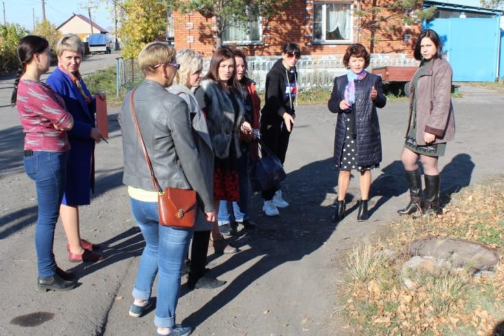 В Новосибирской области инициативные группы из числа родителей проверили безопасные подходы к школам