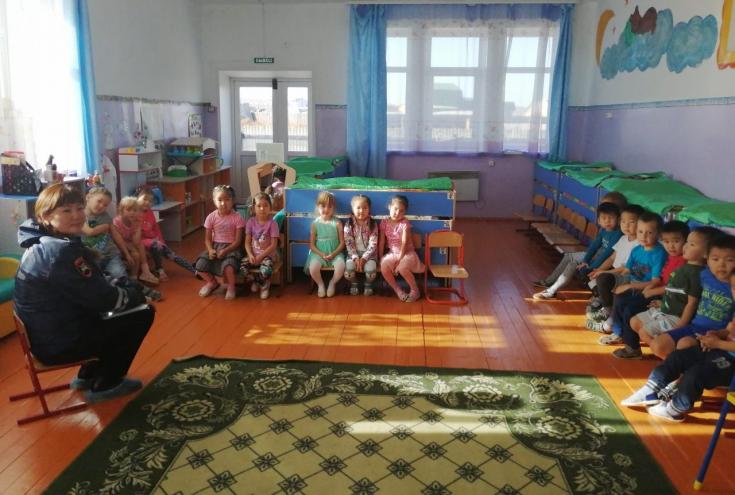 В Иволгинском районе автоинспекторы провели для малышей уроки дорожной безопасности