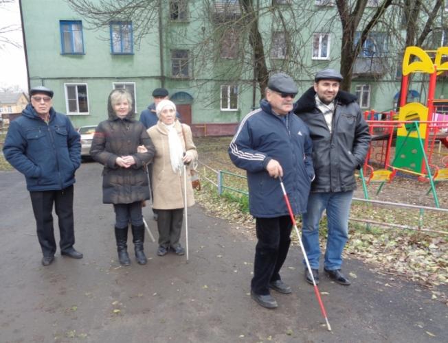 В Международный день белой трости автоинспекторы напоминают липецким автомобилистам о слабовидящих пешеходах