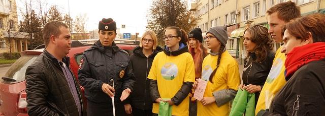 В Новокузнецке полицейские и школьники провели для водителей необычный эксперимент