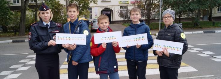 В Московской области автоинспекторы напоминают пешеходам о важности использования световозвращателей