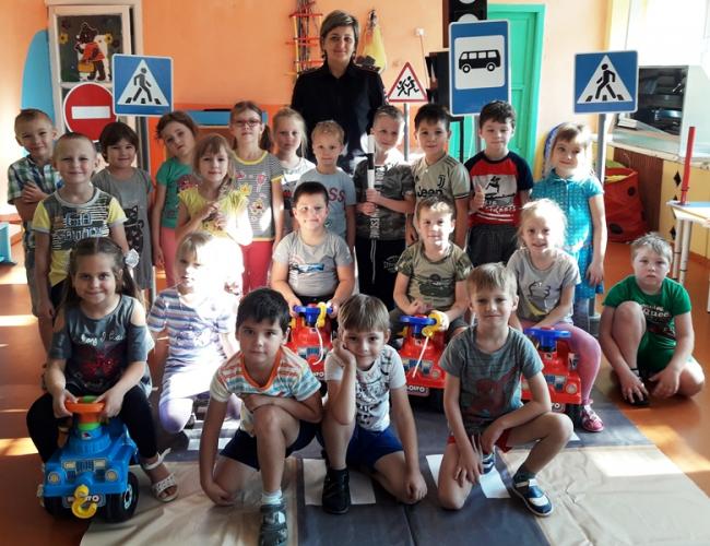 В Нижнеингашском районе сотрудники ГИБДД провели для дошкольников акцию «Добрая дорога»