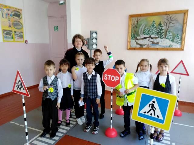На Кубани первоклассники изучают правила дорожной безопасности на внеклассных занятиях