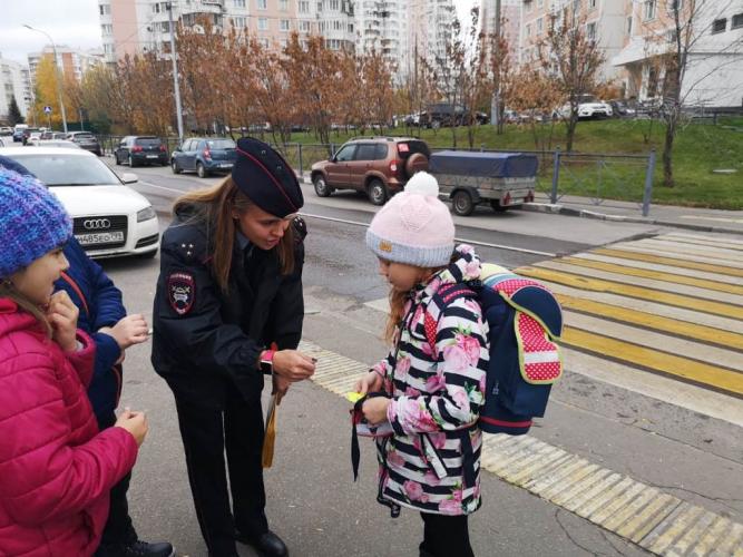Сотрудники ГИБДД Москвы рассказали о мерах безопасности на дороге в темное время суток
