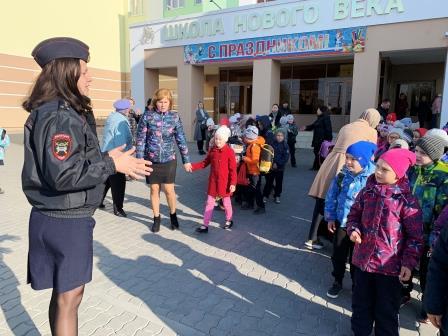 Профилактика ДДТТ в " Школе нового века"