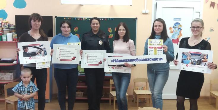 В Новгородской области на родительских собраниях обсуждают принципы воспитания дисциплинированных участников дорожного движения