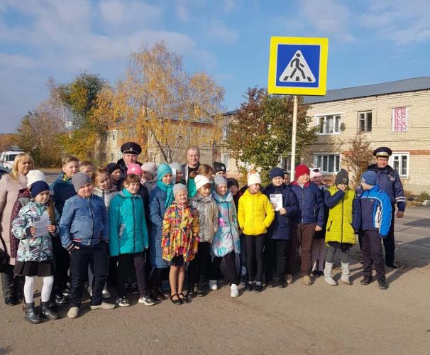 В Базарном Карабулаке сотрудники Госавтоинспекции провели акцию "Я бесценен!"