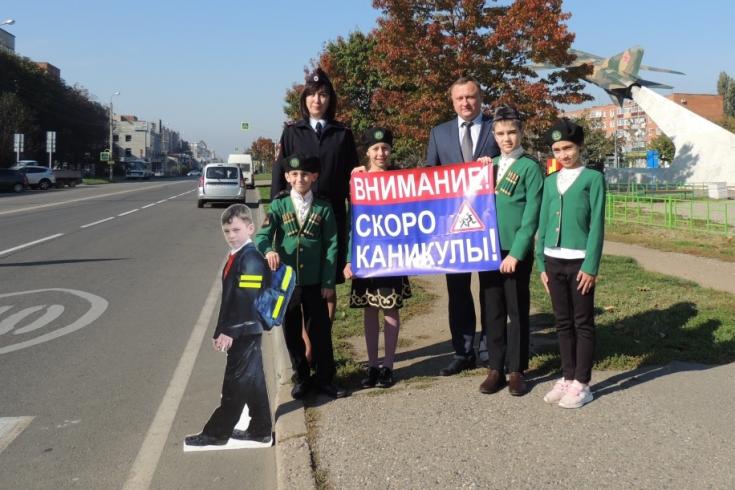 В Адыгее уполномоченный по правам ребенка вместе с ЮИДовцами призвали водителей к внимательности на дороге
