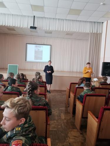Сотрудники ГИБДД Камышина провели со школьниками занятие по правилам дорожной безопасности