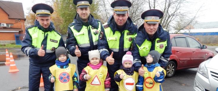 В Подмосковье дошкольники напомнили общественности о важности использования детских удерживающих устройств