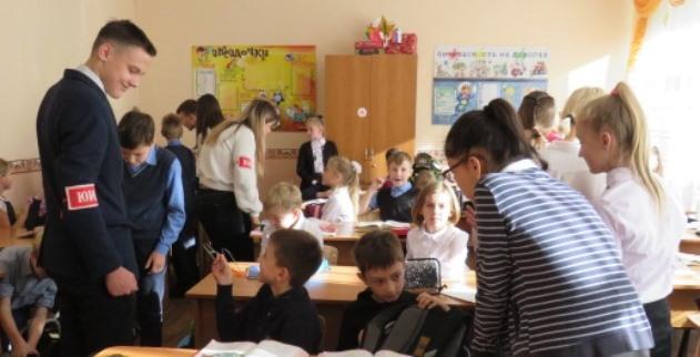 ЮИД-патрули в Хакасии ведут активную пропаганду использования световозвращателей среди младших школьников и старшеклассников