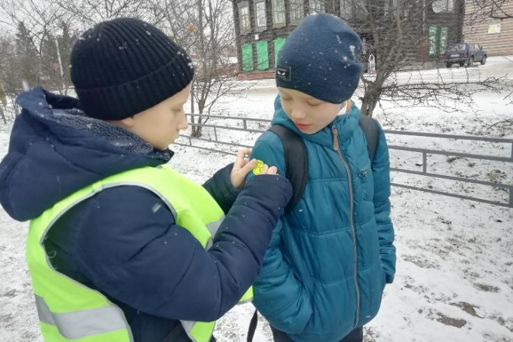 Енисейские госавтоинспекторы и ЮИДовцы провели акцию «Засветись, пешеход!»