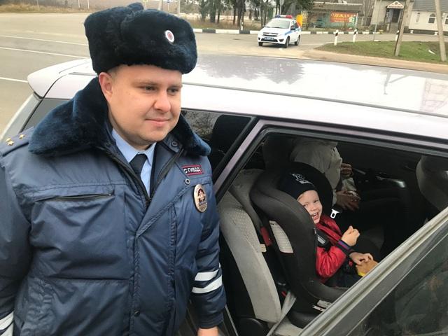 Сотрудники Госавтоинспекции Рославльского района провели профилактическое мероприятие «Пристегни ребенка»