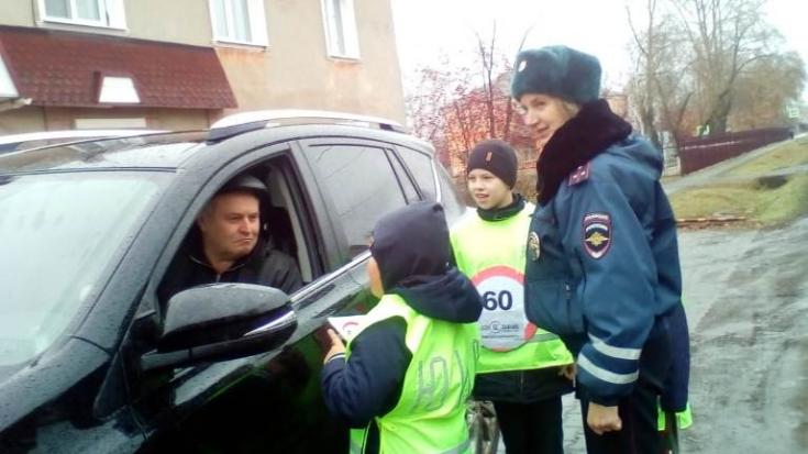 Госавтоинспекция Артемовского поздравила водителей с Днем автомобилиста.