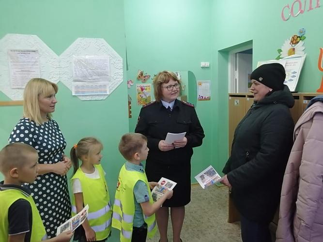 О необходимости использования в автомобиле детского кресла напомнили родителям томские юидовцы-дошкольники