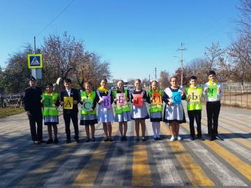 В Северной Осетии сотрудники Госавтоинспекции Ардонского района совместно учащимися школы №4 города Ардон провели акцию «Засветись!»