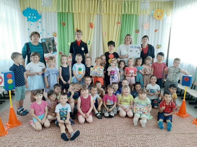 В детском саду «Сказка» для воспитанников проведено мероприятие по ПДД