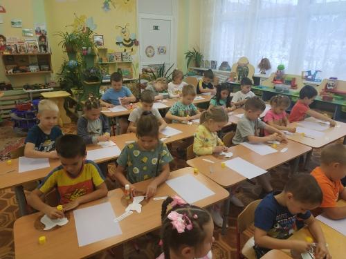 Сотрудники Госавтоинспекции Кольского района провели с воспитанниками детского сада мероприятие «Ребенок-главный пассажир!»