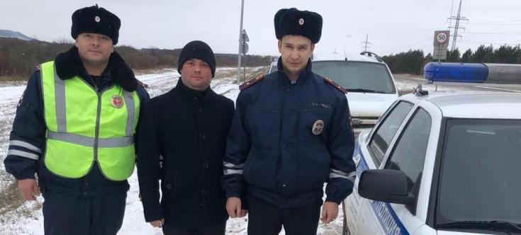 В Татарстане автоинспекторы помогли водителю, у которого закончилось топливо