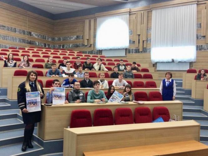 Альметьевским студентам рассказали о профилактике дорожно-транспортного травматизма.