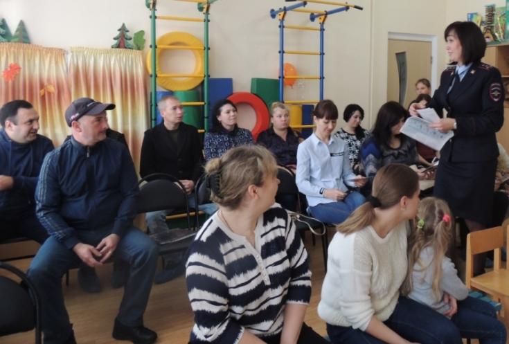 Госавтоинспекторы Адыгеи обсудили безопасность юных участников движения на родительском собрании