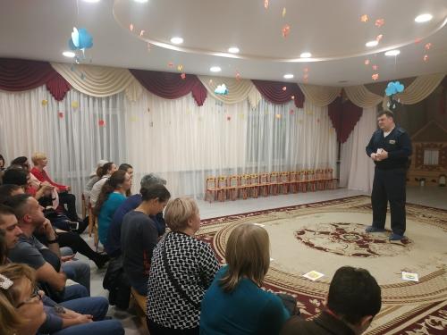 Сотрудники дорожно-патрульной службы Кольского района провели родительское собрание по вопросам детской дорожной безопасности
