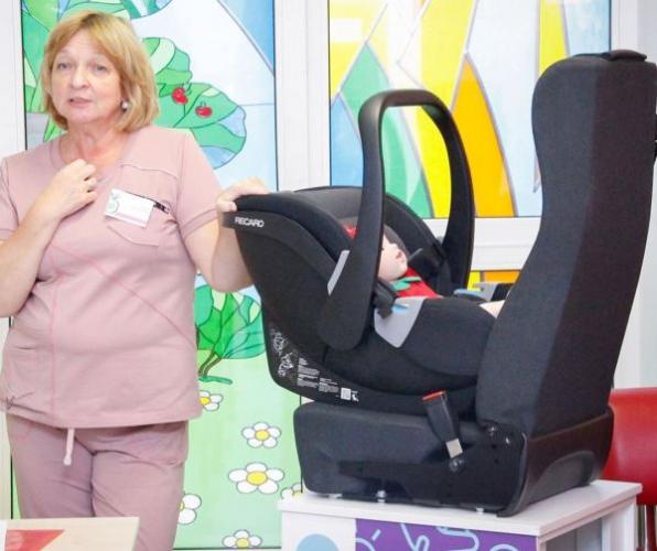 В Красноярском крае 40 будущих мам посетили тренинги по безопасной перевозке новорожденных детей