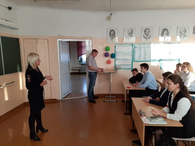 Автоинспекторы продолжают напоминать школьникам о правилах дорожного движения