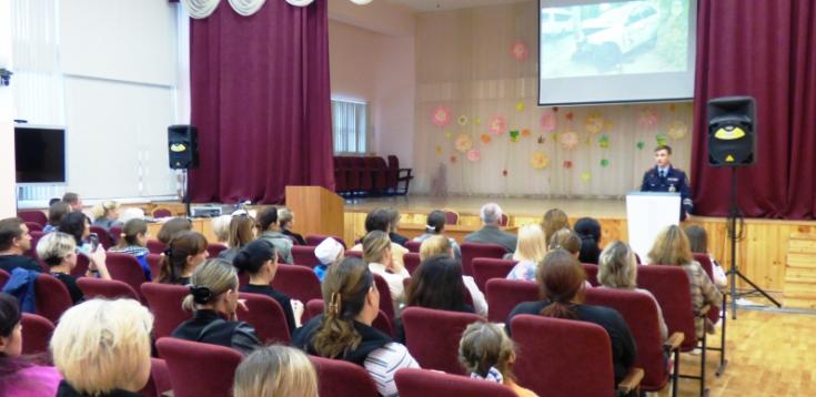 Сотрудники Госавтоинспекции Севастополя проводят превентивную программу «Краш-курс» для родительских школьных активов