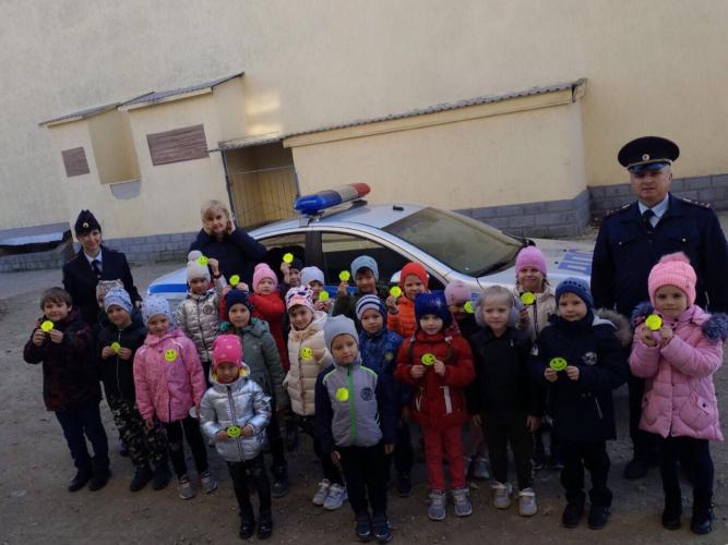 В Раздольненском районе Крыма сотрудники ГИБДД провели акцию «Засветись!»