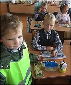СОТРУДНИКИ, РОДИТЕЛИ И ВОСПИТАННИКИ ДЕТСКОГО САДА «БЕЛОЧКА» ПРОВЕЛИ ПРОФИЛАКТИЧЕСКУЮ АКЦИЮ НА БОРОВСКИХ ДОРОГАХ