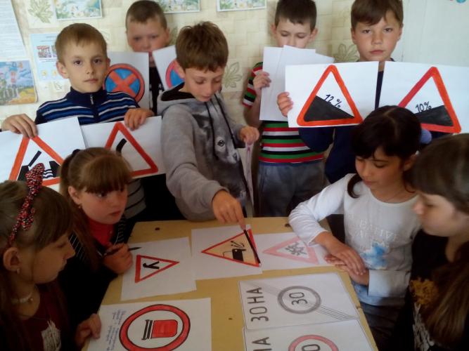 Беседы по ПДД с учениками .