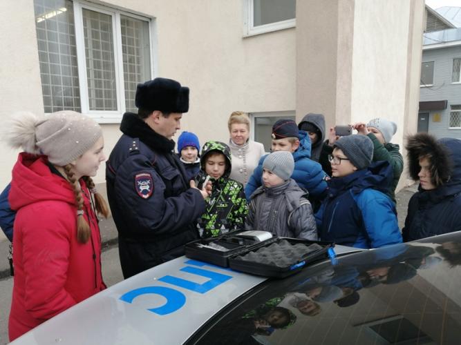 Сотрудники пензенской Госавтоинспекции провели День открытых дверей для школьников