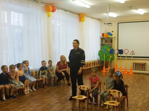 Сотрудники Кольской Госавтоинспекции приняли участие в мероприятии «Правила дорожные знать каждому положено»