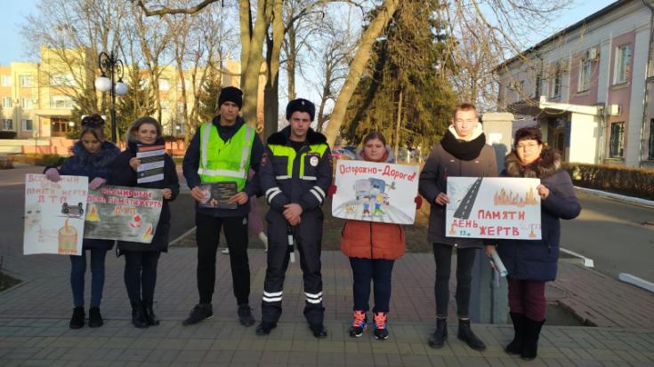 Госавтоинспекторы Нижегородской области и волонтёры с помощью светящихся ангелов напомнили гражданам о безопасности