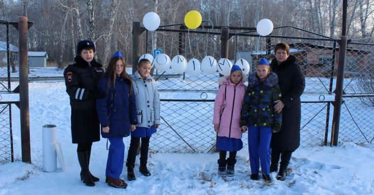 В Коченевском районе Новосибирской  области автоинспекторы и юидовцы провели памятную акцию «Помним, чтобы жить»