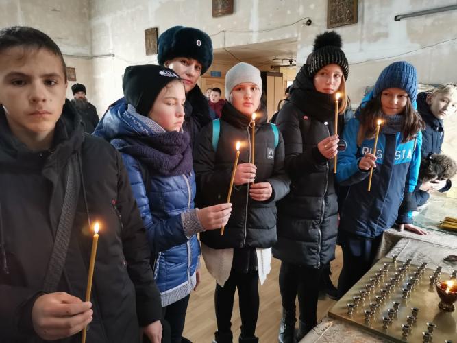 В Бичурском районе полицейские и школьники зажгли свечи в память о погибших на дорогах