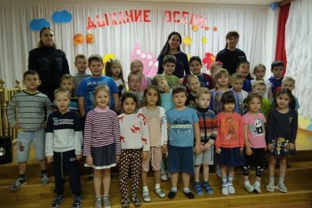 Муравленковские автоинспекторы побывали в гостях у воспитанников детского сада «Непоседы»
