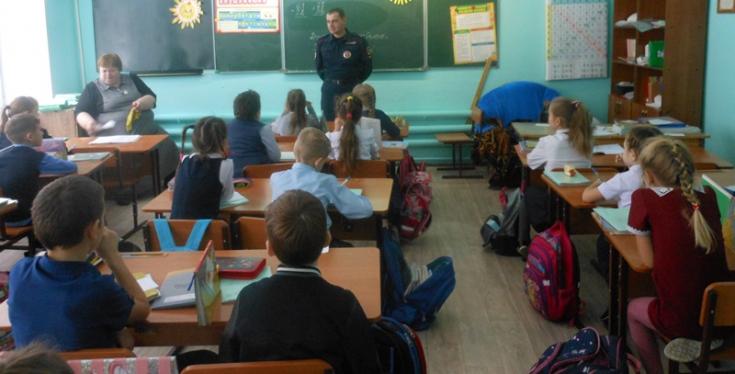 В Саянском районе Красноярского края сотрудники ГИБДД провели уроки дорожной грамотности