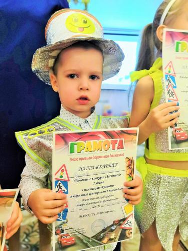 Госавтоинспекторы Югры продолжают закреплять знания ПДД у детей