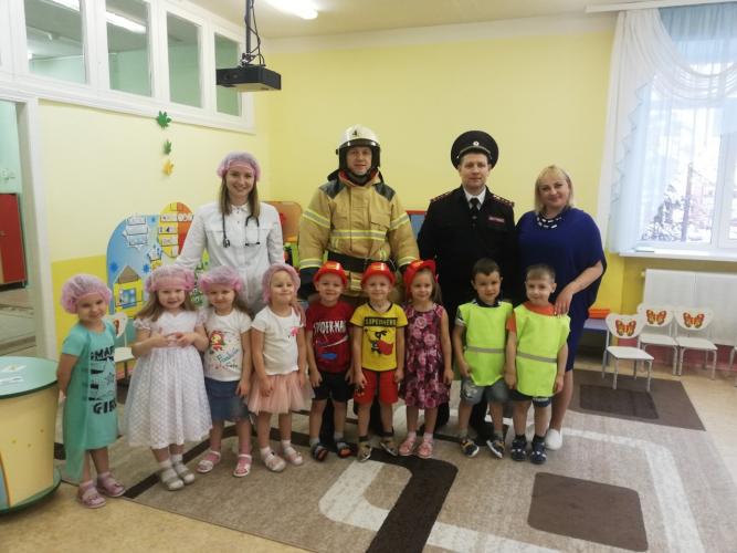 Юные жители Югры познакомились с профессией сотрудника ГИБДД