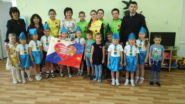 Сотрудники Курской Госавтоинспекции организовали мероприятия, посвященные Дню матери