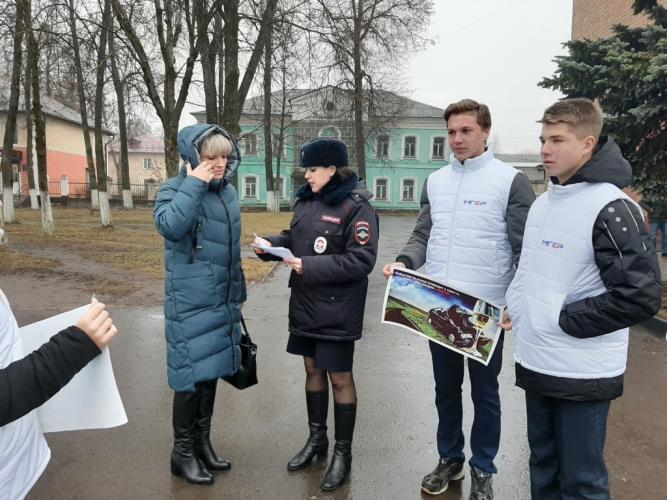 В Брянской области представители молодежной организации попросили граждан сообщать о нетрезвых водителях